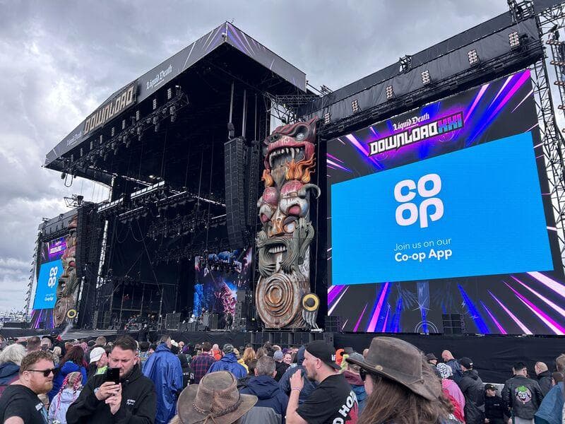 Digital advertising in an entertainment and leisure venue.